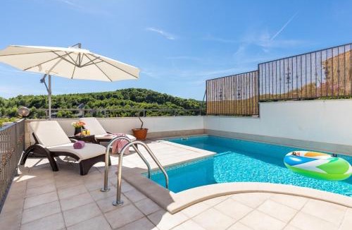 Selca Villa | Marivilla in Selca with heated pool