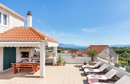 Selca Villa | Marivilla in Selca with heated pool