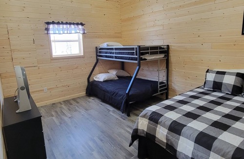 Monroe City Cabin | Mark Twain Lake cabin