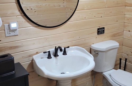 Monroe City Cabin | Mark Twain Lake cabin