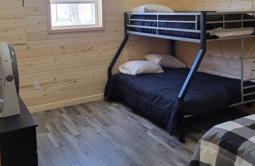 Monroe City Cabin | Mark Twain Lake cabin