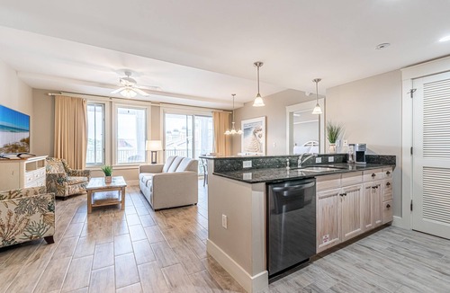 Baytowne Wharf Condo | Market Street Inn 444