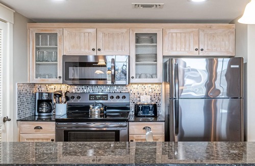 Baytowne Wharf Condo | Market Street Inn 444