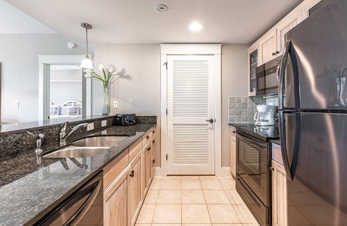 Baytowne Wharf Condo | Market Street Inn 444