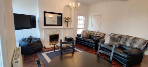 Berkeley Apartment | Market View