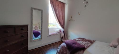 Berkeley Apartment | Market View