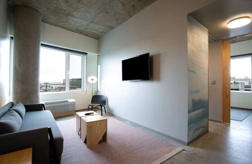River North Art District Hotel | Market View Suite at The Source Hotel, Pets Allowed, Parking