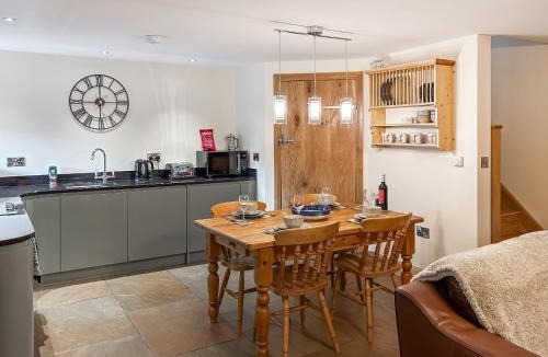 Little Hayfield House | Marl Barn