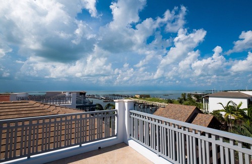 Marathon Apartment | Marlin Bay Resort & Marina