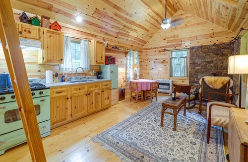 Marlinton House | Marlinton Cabin Rental w/Greenbrier River Access!