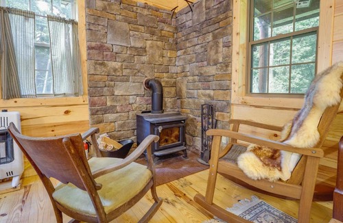 Marlinton House | Marlinton Cabin Rental w/Greenbrier River Access!