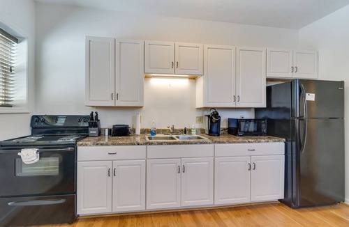 Edray Apartment | Marlinton Vacation Rental on Riverfront Trail!