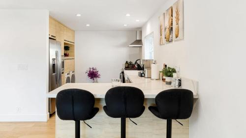 Woodland Hills House | Marmol Vista by AvantStay