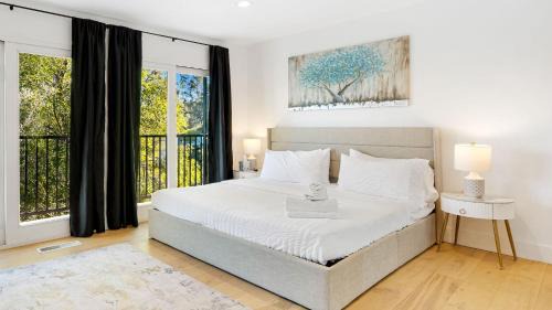 Woodland Hills House | Marmol Vista by AvantStay