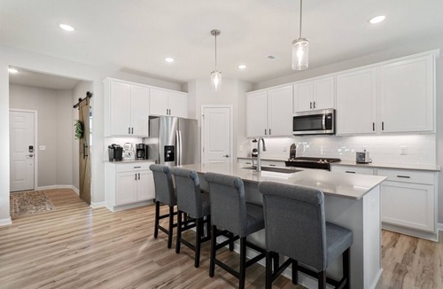 Blaine House | Marmon Retreat-5BR/hot tub/theater, near TPC & National Sports Center