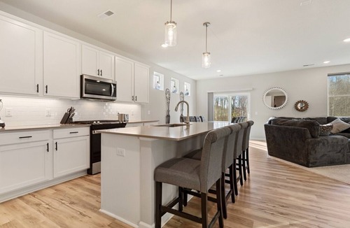 Blaine House | Marmon Retreat-5BR/hot tub/theater, near TPC & National Sports Center