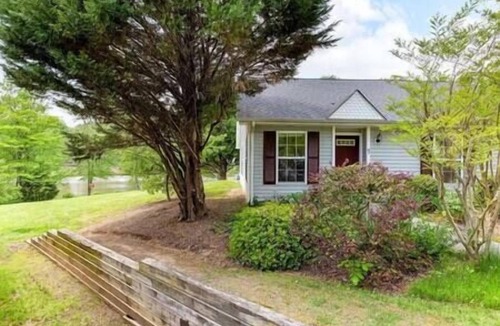 Greensboro Apartment | Maro's Paradise - Treeble ct