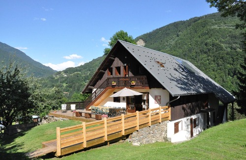Queige House | Marolland barn with wolves