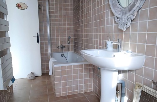 Suzay Bed & Breakfast | 'Marquise De Pompadour' Guest Room with Pool, Breakfast, Shared Garden & Wi-Fi