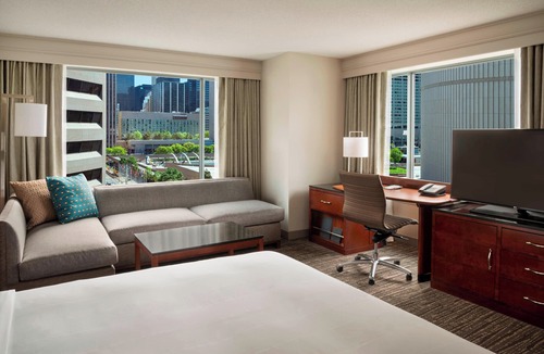 Bay Street Corridor Hotel | Marriott Downtown at CF Toronto Eaton Centre