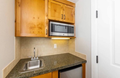 South Lake Tahoe Resort | Marriott’s Timber Lodge Guest room studio, 1 King, Sofa bed