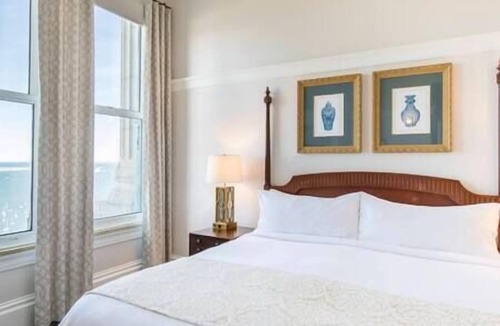 Downtown Boston Hotel | Marriott's Vacation Club. Pulse at Custom House Boston