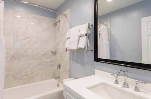 Downtown Boston Hotel | Marriott's Vacation Club. Pulse at Custom House Boston