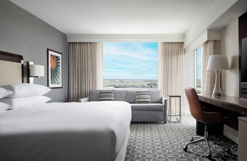 Airport Township Hotel | Marriott St. Louis Airport