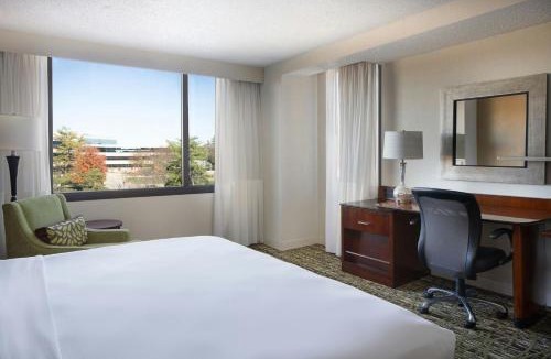 Creve Coeur Hotel | Marriott St. Louis West