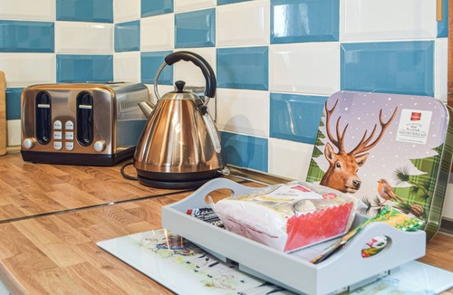 Llanybri Cottage | Marros Hill Log Cabin