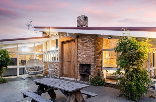 Menangle Cottage | Mars: The Menangle Hideaway: Relax and Unwin