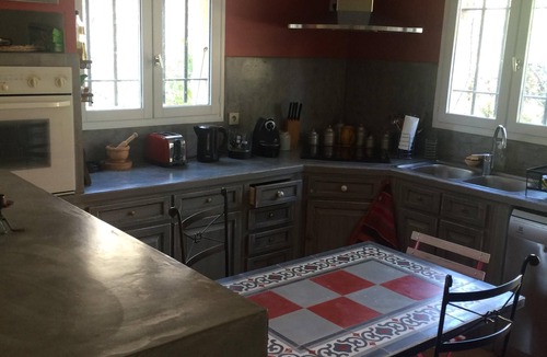 Saint-Jerome House | Marseille: villa with swimming pool and large garden with trees in a very quiet area