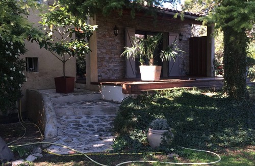 Saint-Jerome House | Marseille: villa with swimming pool and large garden with trees in a very quiet area