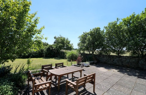 Calwich Cottage | MARSH COTTAGE, family friendly, with open fire in Stanton
