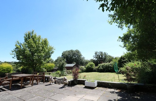 Calwich Cottage | MARSH COTTAGE, family friendly, with open fire in Stanton