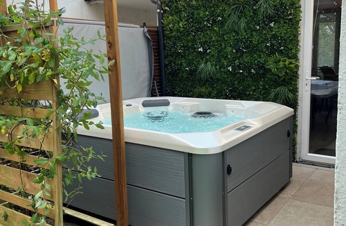 Moulle Condo | Marsh cottage with spa and private rowboat