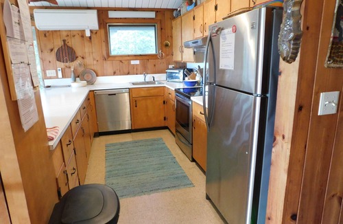 Indian Neck Heights House | Marsh front, Gorgeous Waterview and Deck (CS0025)