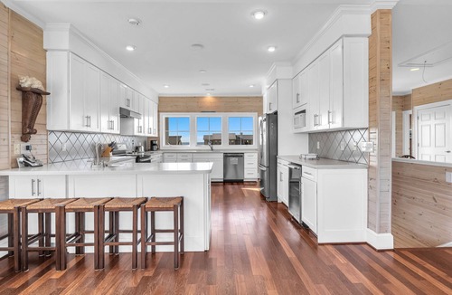 Oak Island House | Marsh Madness: Large Family House Overlooking the Waterway