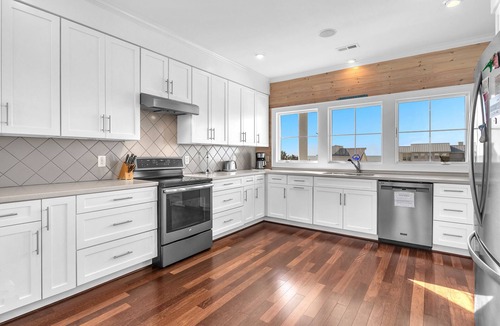 Oak Island House | Marsh Madness: Large Family House Overlooking the Waterway