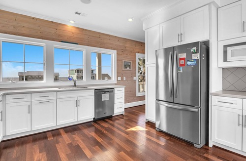 Oak Island House | Marsh Madness: Large Family House Overlooking the Waterway
