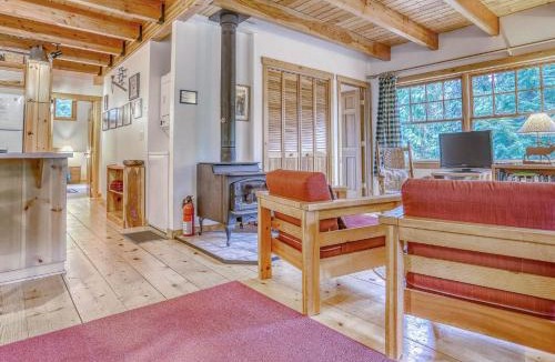 Government Camp House | Marshall Cabin - Meredith Lodging