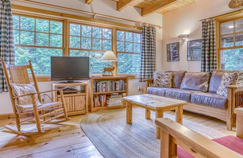 Government Camp House | Marshall Cabin - Meredith Lodging