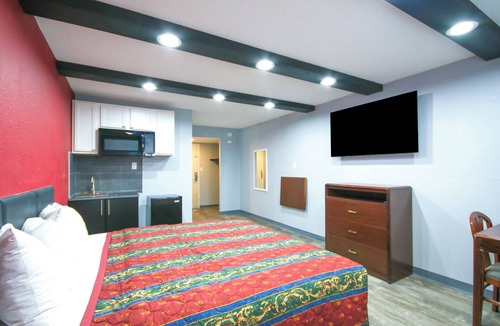 Marshall Hotel | Marshall Lodge By OYO Hwy 65