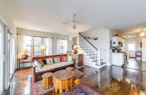 Green Harbor-Cedar Crest Cottage | Marshfield Home w/4 Decks & Private Beach Access!