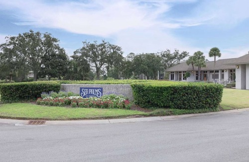 St. Simons Island Apartment | Marshlands Views + Golf Course. Pool. Restaurant.