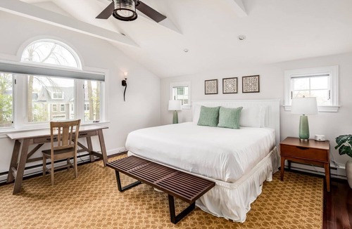 Portsmouth House | Martin Hill Inn