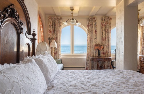 Pacific Grove Bed & Breakfast | Martine Inn