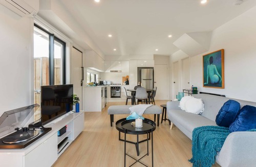 Capel Sound House | Martini Manor - 4pm check out Sundays*