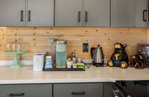 Corvallis Cabin | Martins Inn/cozy cabin with a view.