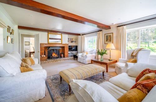 Woodbridge House | Marvellous secluded forest lodge - Stone Hall